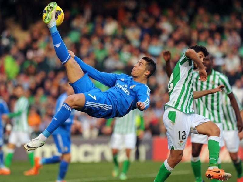 Deze fraaie retro trof geen doel, maar Cristiano Ronaldo scoorde wel de heerlijke opener.