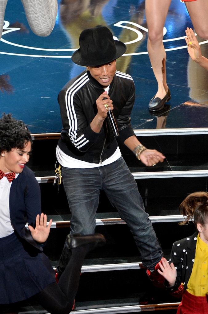 Pharrell bij een optreden tijdens de Oscars.