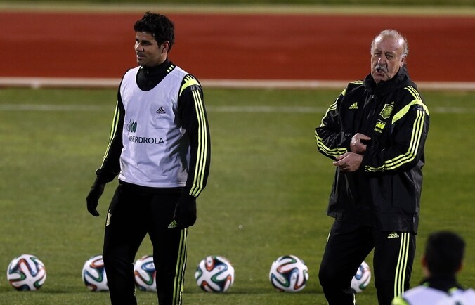 Diego Costa naast Vicente del Bosque