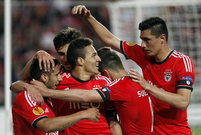 Benfica versloeg in Lissabon het Nederlandse AZ met 2-0.
