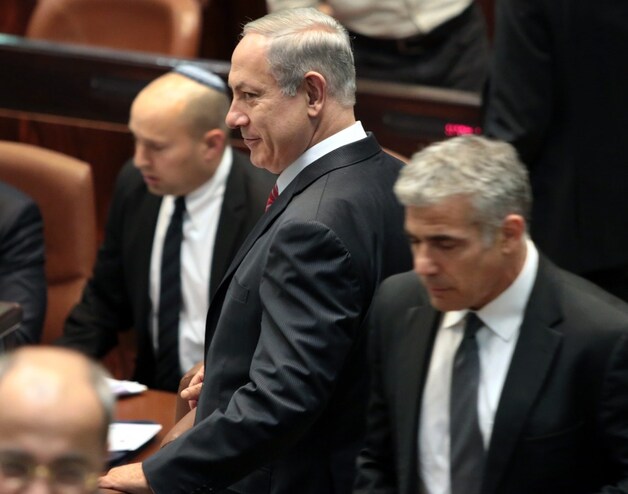 Minister Bennett (hier naast premier Nethanyahu): "Ik accepteer geen leugens van een Duitser". (archieffoto)