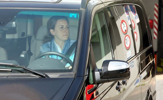 Prinses Claire op bezoek bij haar man.