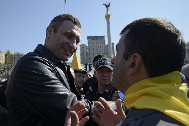 Klitsjo (hier te zien op het Onafhankelijkheidsplein in Kiev) doet niet meer mee met de presidentsverkiezingen.