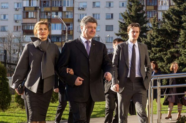 Porosjenko met vrouw en zoon in Kiev.