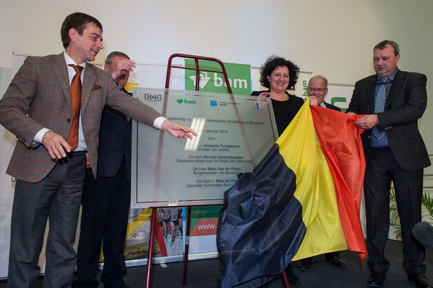Staatssecretaris Servais Verherstraeten (CD&amp;V) en minister Turtelboom openen de gevangenis.