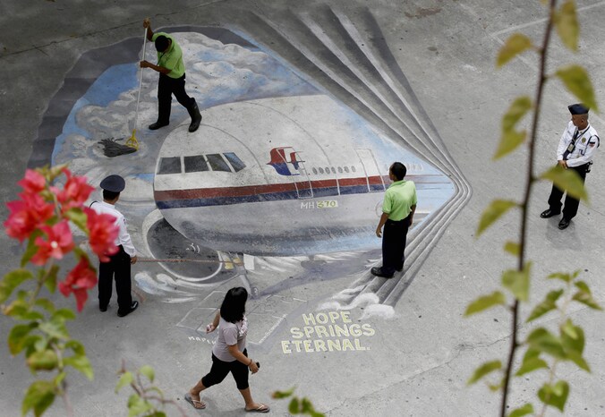 De Australische autoriteiten hebben in de zoektocht naar de vermiste Boeing 777 van Malaysian Airlines twee nieuwe signalen opgepikt.