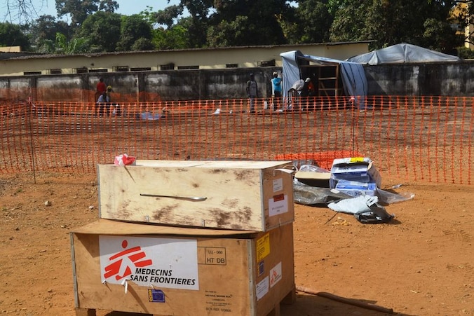 Een isoleerstation van Artsen Zonder Grenzen in Guinee.