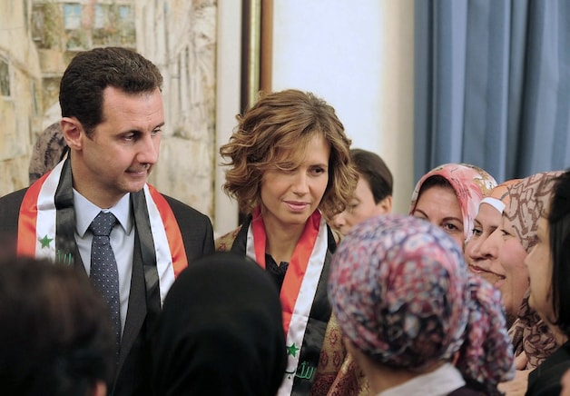 President Bashar en echtgenote Asmaa al-Assad ontvingen in maart enkele leerkrachten.