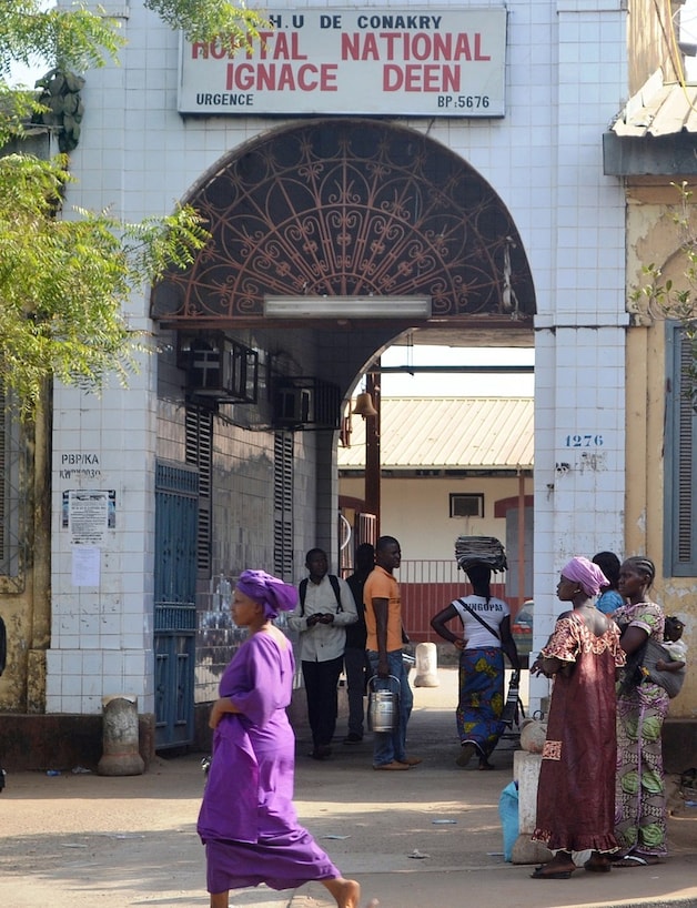 Het ziekenhuis in de hoofdstad Conakry, waar nu ook vier gevallen van ebola zijn geconstateerd.
