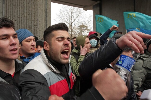 Tataren demonstreren in de stad Simferopol, eveneens op de Krim.