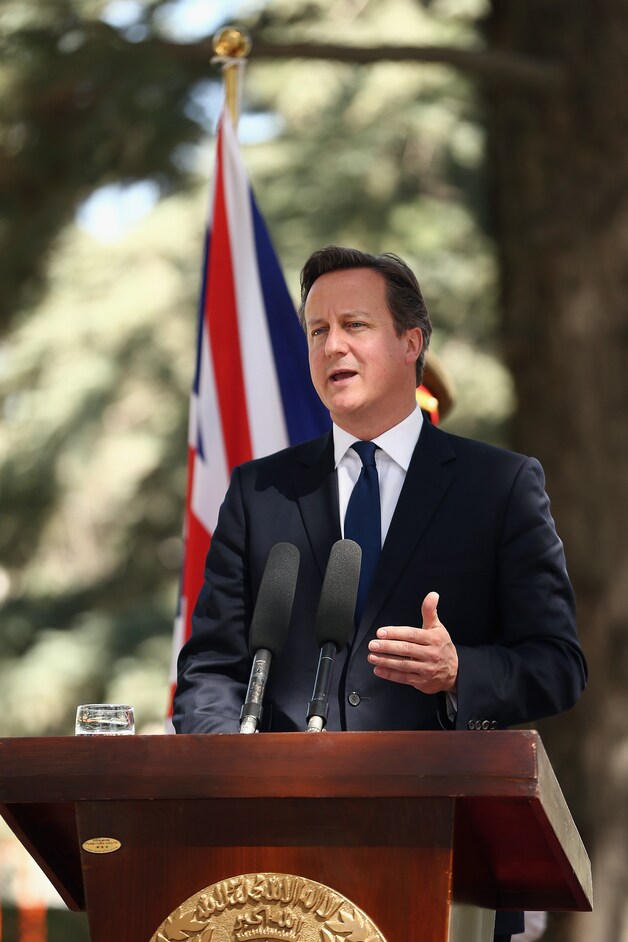 De Britse premier David Cameron in Afghanistan gisteren.
