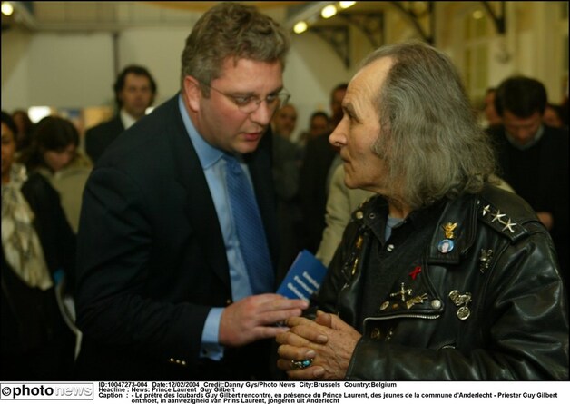 Prins Laurent en rockpriester Guy Gilbert (archiefbeeld 2004).