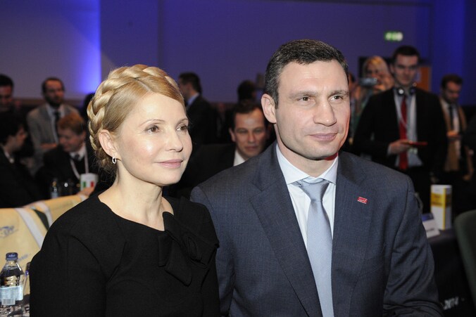 Julia Timoshenko onlangs samen met Vitali Klitsjko op het congres van de Europese Volkspartij EVP.