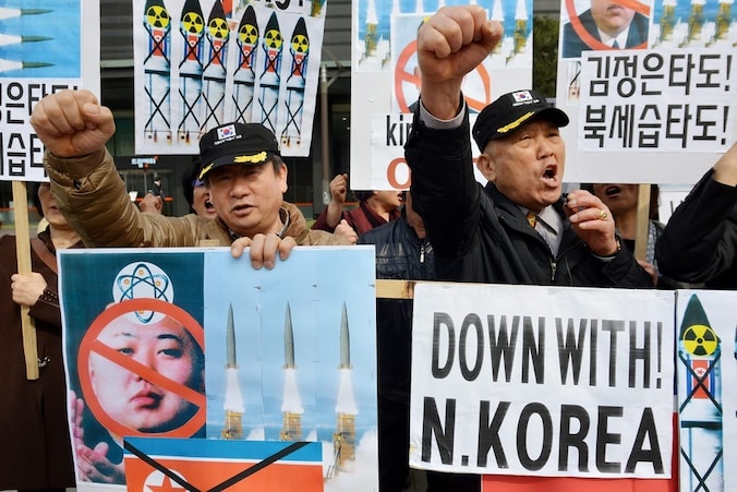 Zuid-Koreanen gaan de straat op om te protesteren tegen de raketlanceringen in Noord-Korea.