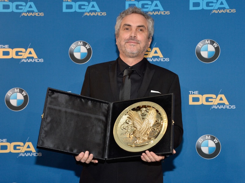 Alfonso Cuaron met zijn Directors Guild Award.