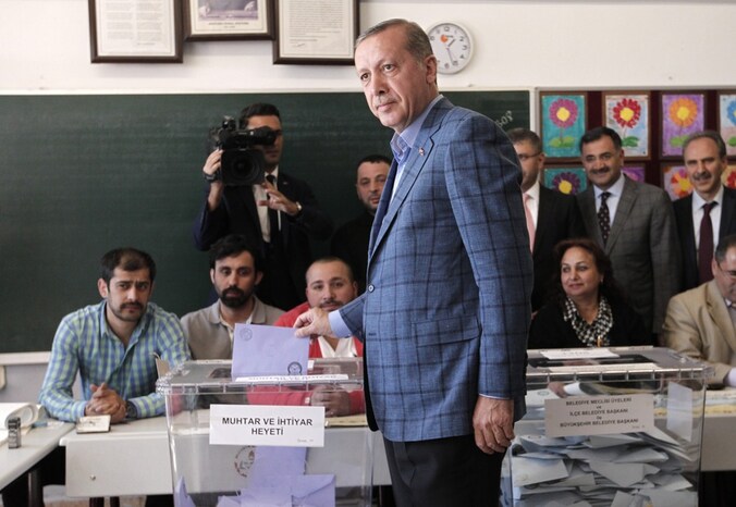 Hoewel zijn naam niet op de stembiljetten staat, speelt de Turkse premier Recep Tayyip Erdogan een grote rol in de lokale verkiezingen die vandaag worden gehouden in Turkije.