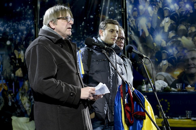 Guy Verhofstadt tijdens een bezoek van EU-diplomaten aan Oekraïne.