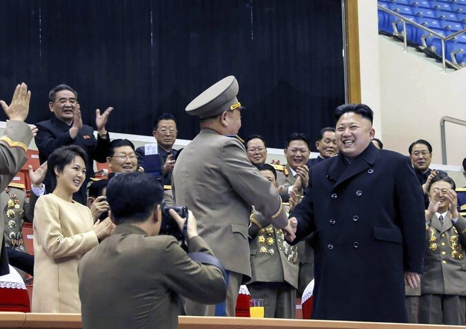 De Noord-Koreaanse leider Kim Jong-un (rechts).