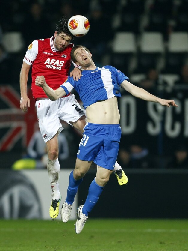 Jan Wuytens (l), hier in duel met Pimpara van Liberec