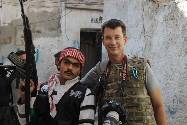 Cantlie als persfotograaf in Syrië, foto uit 2012.