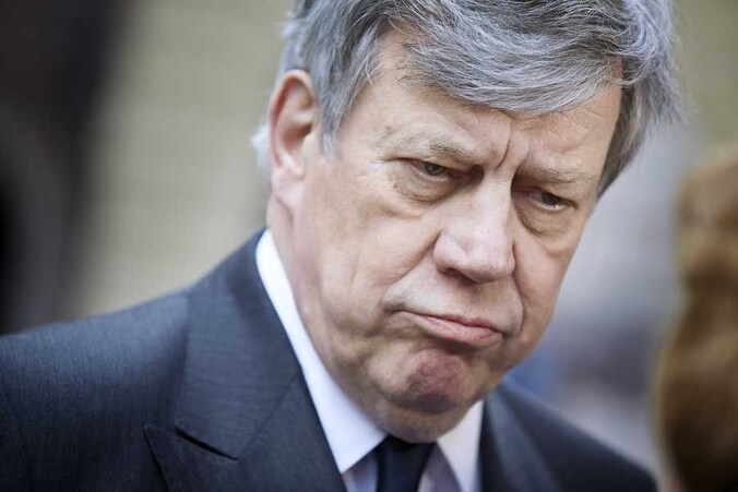 Minister van Veiligheid en Justitie Opstelten zal niet gaan reguleren, al komen er nog tien manifestaties.