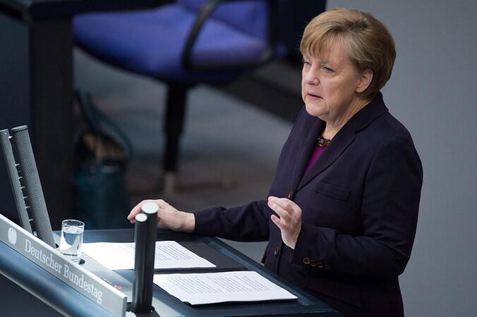 Angela Merkel vindt dat de G8 de facto niet meer bestaat.