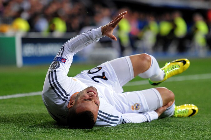 Jesé, kermend van de pijn op het veld.