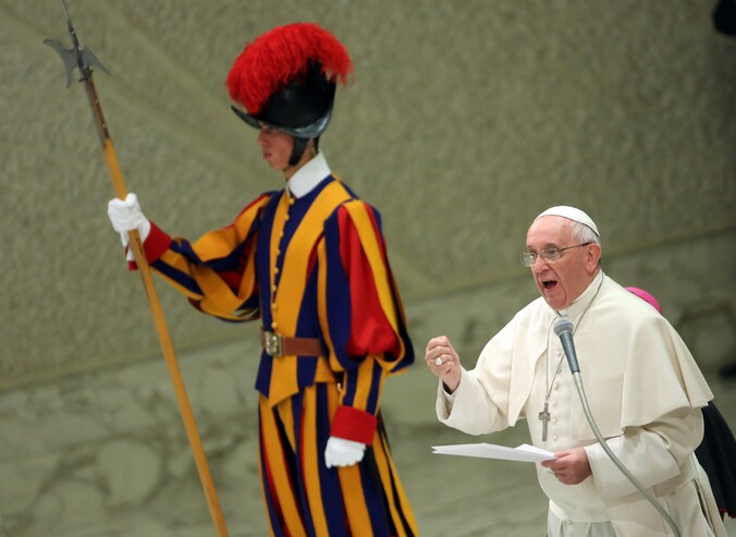 Paus Franciscus sprak vandaag duizenden arbeiders van de staalbedrijven van Terni toe.