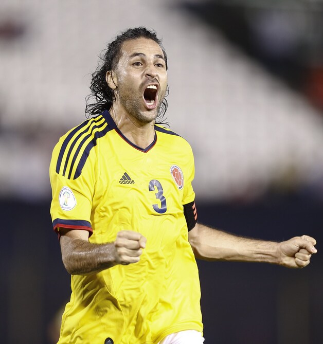 Mario Yepes scoorde twee keer voor Colombia, ondanks dat het snel met z'n tienen stond in Paraguay.