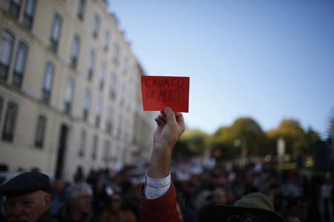 Protest aan het Portugese parlement tegen de begrotingsplannen voor 2014.