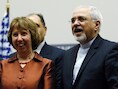 De Iraanse minister Zarif van Buitenlandse Zaken vannacht in Genève naast EU-buitenlandcoördinator Catherine Ashton.