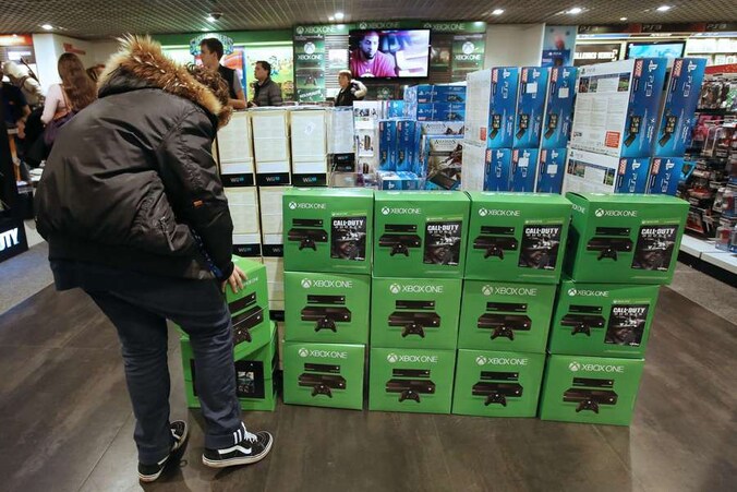 De Xbob One in een winkel in Parijs.