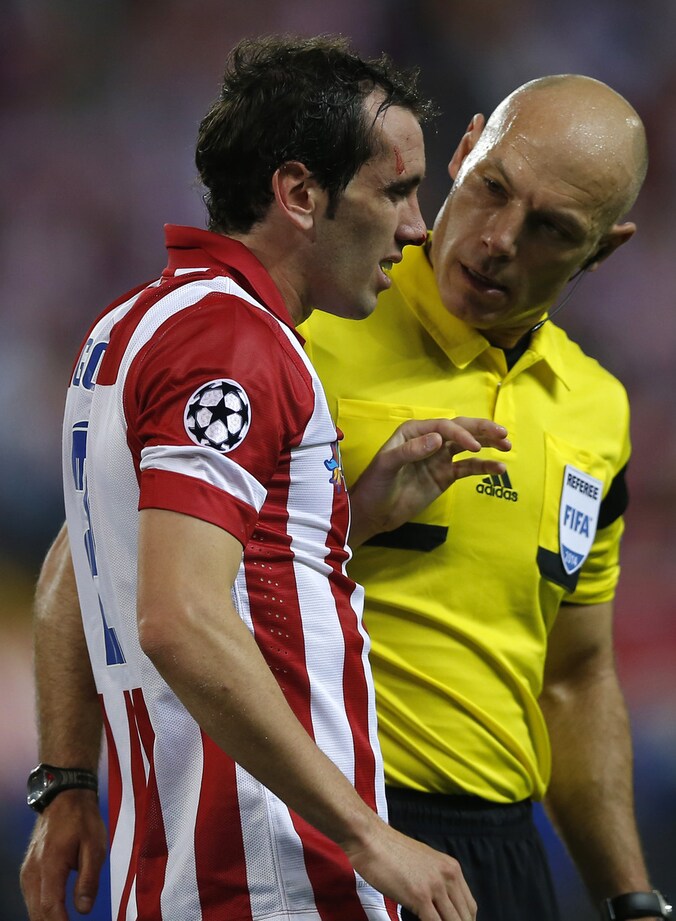 Howard Webb (rechts).