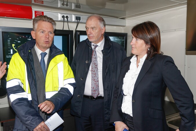Infrabeltopman Luc Lallemand, NMBS-topman Jo Cornu en minister van Mobiliteit Jacqueline Galant.