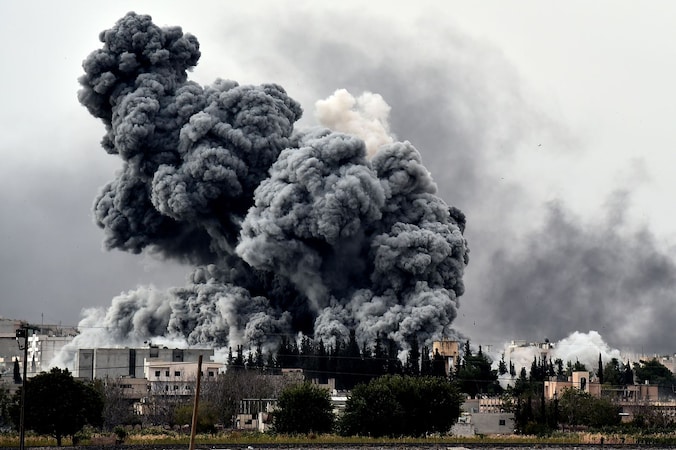 Door de luchtaanvallen wordt ook de opmars van IS-strijders in Kobani afgeremd.