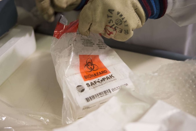 Een experimenteel ebolavaccin uit Canada in het Universiteitsziekenhuis in Genève.
