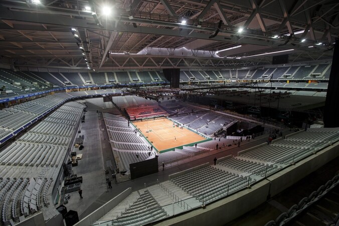 Voetbalstadion Pierre Mauroy in Lille werd de afgelopen dagen omgebouwd tot een tennisarena.