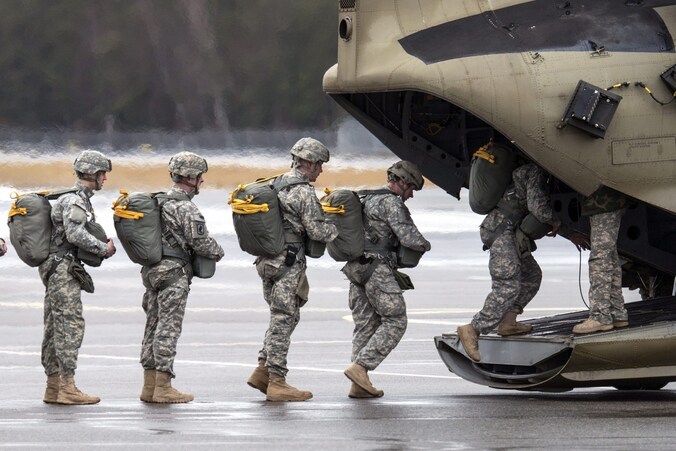 Amerikaanse soldaten op weg naar Irak.