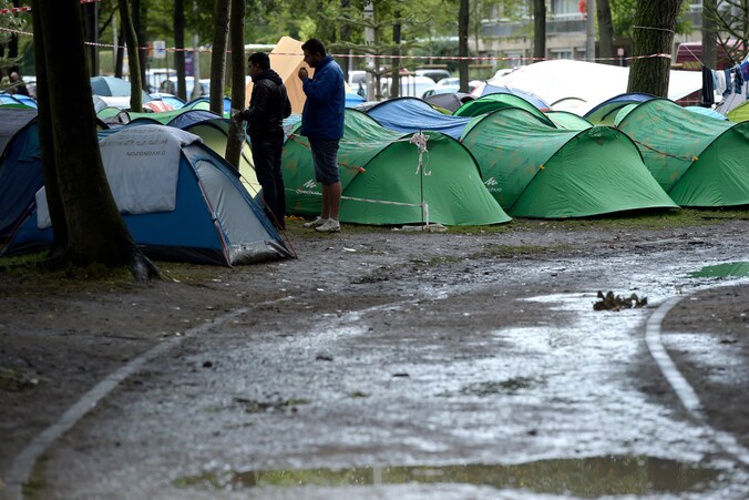 Het tentenkamp in het Maximiliaanpark in Brussel.