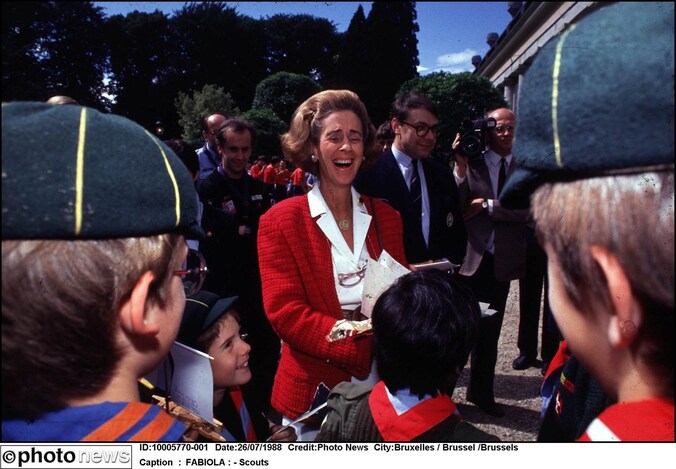 Koningin Fabiola fleurde op telkens ze kinderen om zich had. Hier tijdens een bezoek aan de scouts in de zomer van 1988.