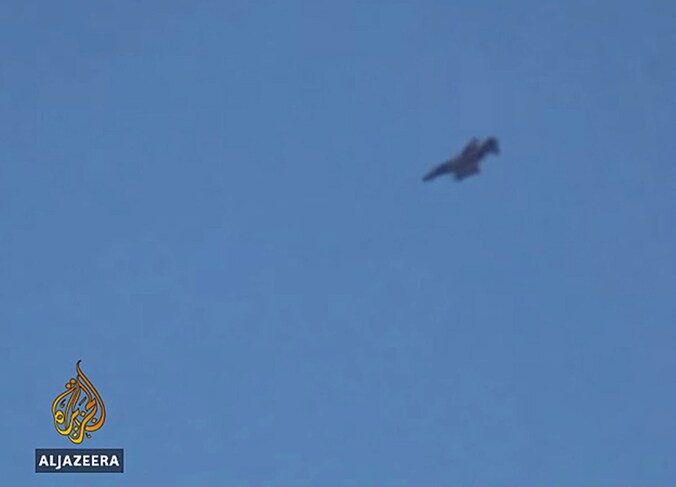 Screenshot van videobeelden waarop Al Jazeera zegt een Iraans gevechtsvliegtuig te zien