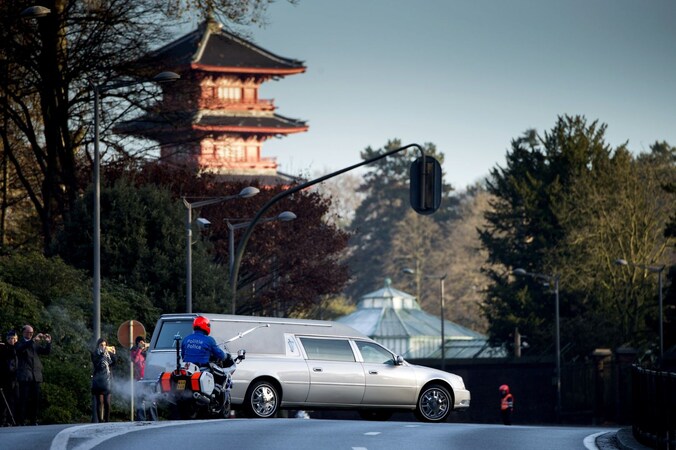Vandaag werden de stoffelijke resten van Koningin Fabiola overgebracht van Stuyvenberg naar de kapel van het kasteel van Laken.
