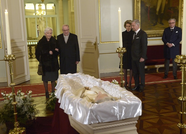 Koning Albert en koningin Paola, rechtsboven: prins Laurent.