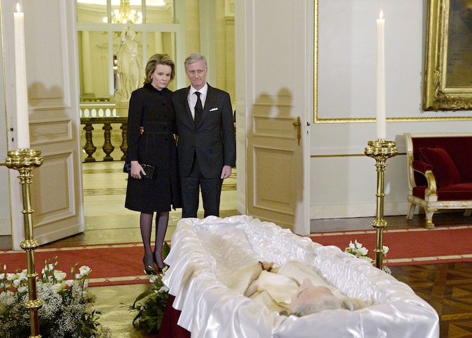 Het koningspaar bracht gisteren koningin Fabiola een laatste groet.