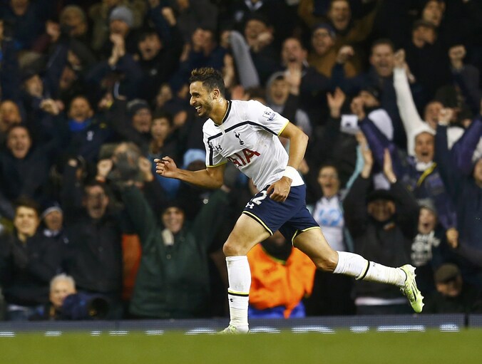 Nacer Chadli bekroonde zijn geweldige partij met de vijfde treffer van 'The Spurs'. De Rode Duivel zit nu al aan zeven goals.
