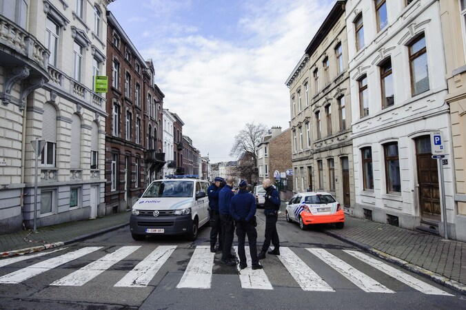 In Verviers werden gisteren twee terreurverdachten gedood. Een van zou de broer zijn van een tussenpersoon in de gevangenis van Lantin.