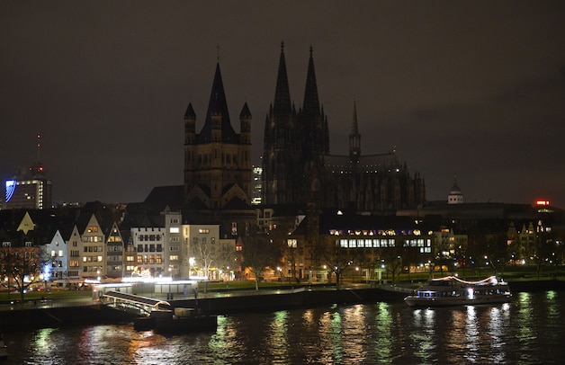 De Dom van Keulen word niet verlicht als teken van protest tegen de Pegida-betoging.