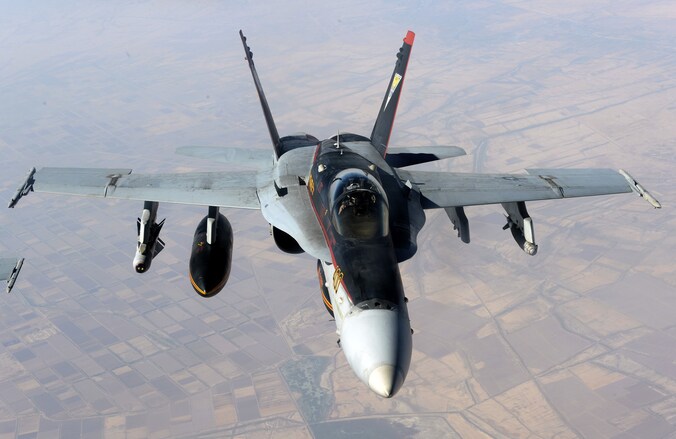 Een F-18E van de Amerikaanse luchtmacht boven Irak