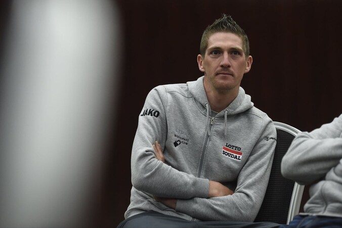 Een onfortuinlijke Jurgen Van den Broeck kwam in volle massaspurt van rit 1 in de Ruta del Sol ten val, maar hield er niks ergs aan over.