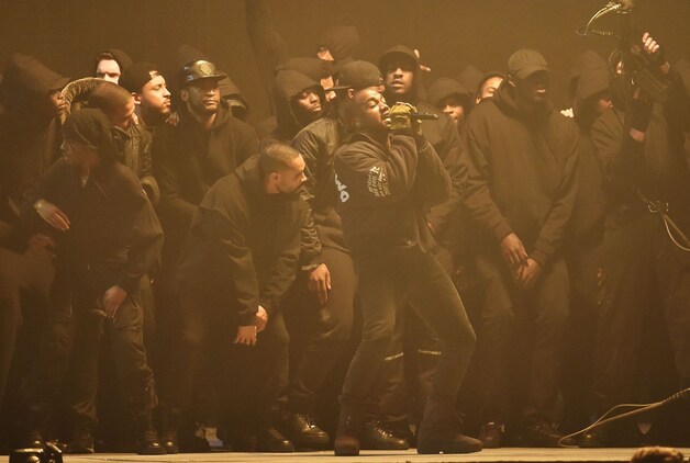 Kanye West was niet alleen naar de O2 Arena gekomen.